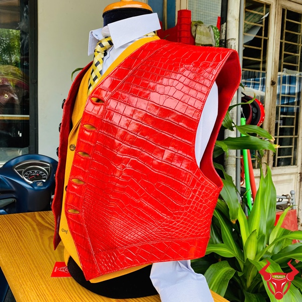 Trải nghiệm đẳng cấp với áo vest da cá sấu lót da bò cao cấp Vest da cá sấu thật 100% lót da bò mềm mại