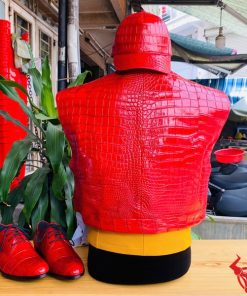 Áo vest da cá sấu đỏ sang trọng – ảnh chụp thực tế