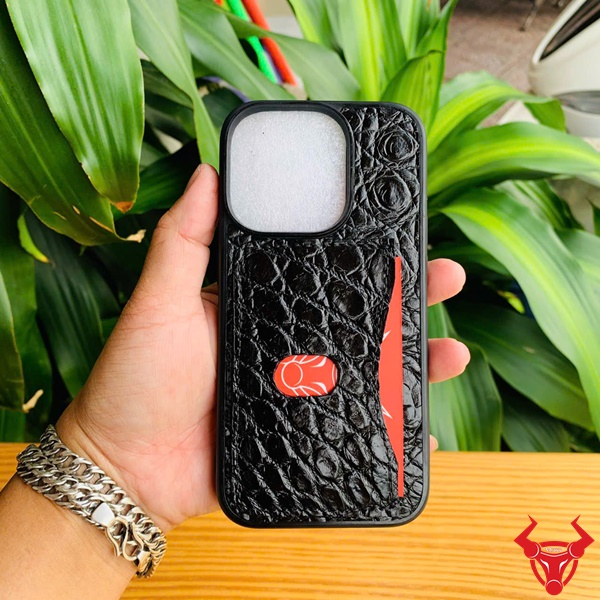 Ốp lưng iPhone 14 Pro da cá sấu đen có khe thẻ EXAA8