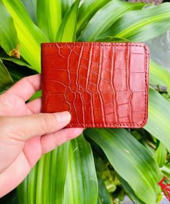 VUAA8 – Ví Sen Da Cá Sấu Màu Đỏ Cho Quý Ông Sành Điệu