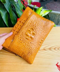 Túi clutch da cá sấu CBDA4 – lựa chọn tinh tế cho người thành công.