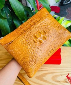 Clutch nam da gù cá sấu cao cấp CBDA4 phong cách và nổi bật.