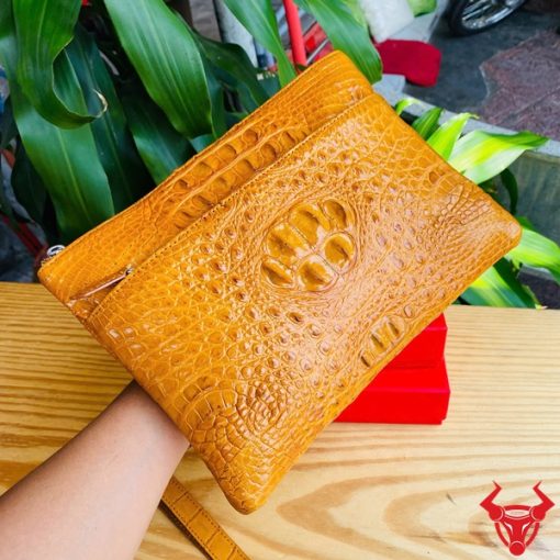 Clutch nam da gù cá sấu cao cấp CBDA4 phong cách và nổi bật.