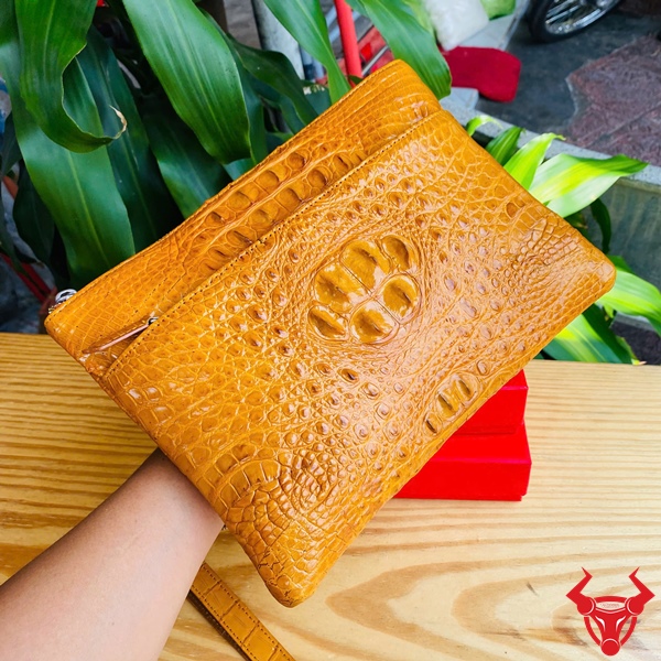 Clutch CBDA4 – Biểu Tượng Phong Cách Thời Trang Nam Clutch nam da gù cá sấu cao cấp CBDA4 phong cách và nổi bật.