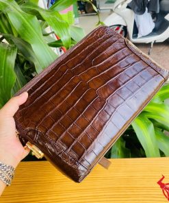 Ví cầm tay thủ công cao cấp da cá sấu CIAA8 nâu đất