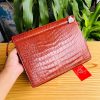 Clutch nam da cá sấu màu nâu đỏ 1 khuôn nguyên thụt – mã CKA8.