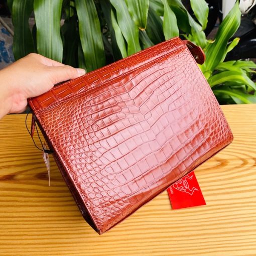 Clutch da bụng cá sấu thụt 1 khuôn CKA8 màu nâu đỏ nam tính.