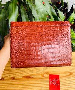 Clutch nam cao cấp da cá sấu màu nâu đỏ nguyên miếng thụt.