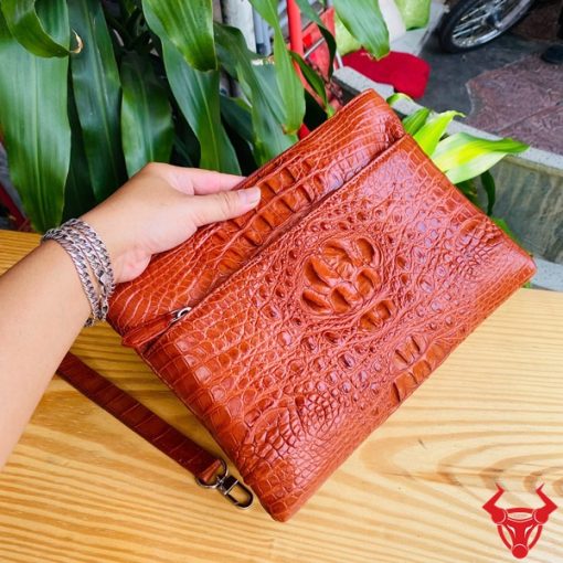 Clutch nam da cá sấu nâu đỏ, thời trang đẳng cấp.