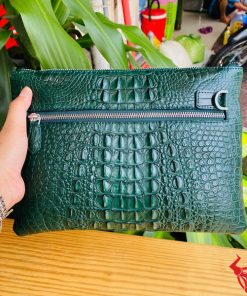 Clutch nam cao cấp da cá sấu màu xanh lá CBDA4 phong cách sang trọng.