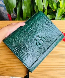 Clutch CKA4 xanh lá – bản sắc riêng cho doanh nhân.