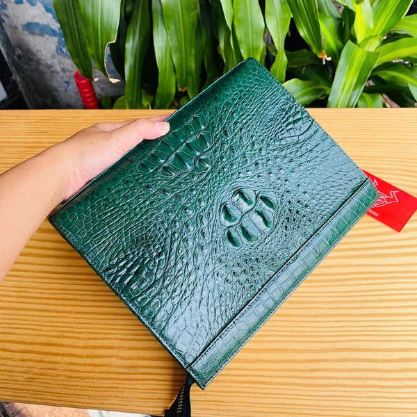 Clutch Nam Cao Cấp Da Cá Sấu – Màu Xanh Độc Đáo Clutch CKA4 xanh lá – bản sắc riêng cho doanh nhân.