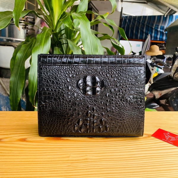 Clutch Da Cá Sấu Đen CKA4 – Sang Trọng Và Đẳng Cấp Clutch CKA4 màu đen – món quà của sự tinh tế.