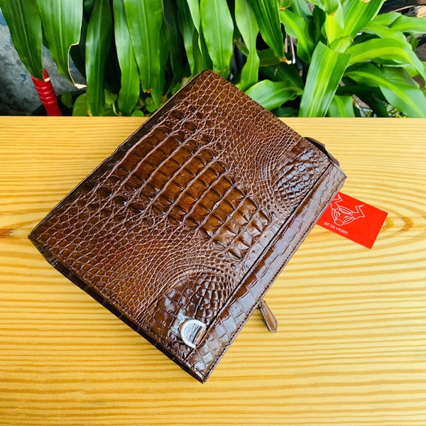 Clutch Da Cá Sấu Thật Màu Nâu – Phong Cách Lịch Lãm Clutch cá sấu vintage – món quà mang ý nghĩa và đẳng cấp.