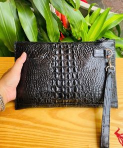 Túi clutch CBCA4 nam da cá sấu màu đen – sự lựa chọn của quý ông tinh tế.