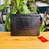 Clutch da bụng cá sấu thật màu đen CKA8 cho quý ông thời thượng.