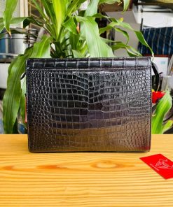 Clutch da bụng cá sấu thật màu đen CKA8 cho quý ông thời thượng.