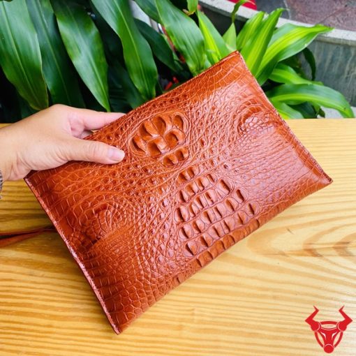 Clutch cầm tay nam da cá sấu CBCA4 tông nâu đỏ nhỏ gọn, thời trang.
