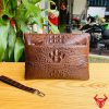 Clutch cầm tay nam da cá sấu nâu đất CBDA4 lịch lãm và sang trọng.