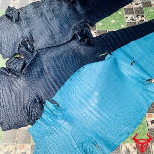 Hình ảnh da cá sấu thuộc 4 lớn bền bỉ, cao cấp, màu xanh và đen, từ Thái Lan.