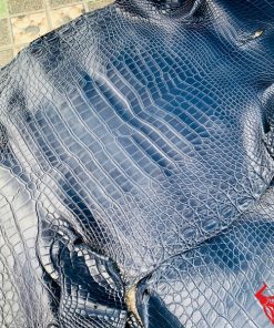 Hình ảnh da cá sấu thuộc 4 lớn bền bỉ, cao cấp, màu đen và xanh, từ Thái Lan.