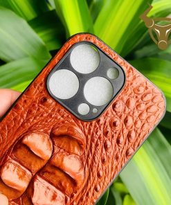 Ốp Lưng Da Cá Sấu Gù Nâu Đỏ EBDA4 – Nghệ Thuật Thủ Công Trên iPhone 16 Pro