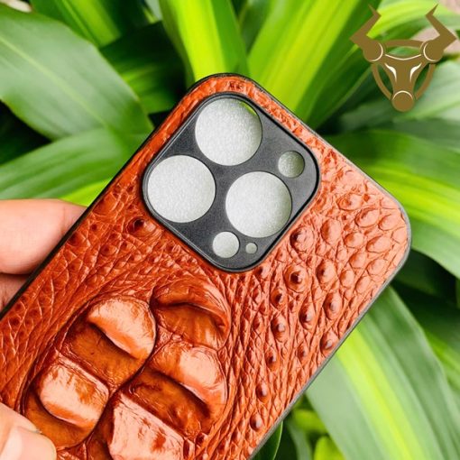Ốp Lưng Da Cá Sấu Gù Nâu Đỏ EBDA4 – Nghệ Thuật Thủ Công Trên iPhone 16 Pro