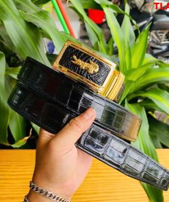 Thắt lưng da cá sấu FBA9B2 – may viền chuẩn tỉ mỉ từng chi tiết.
