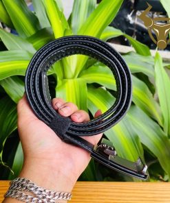 Thắt lưng da cá sấu FAA9B2 với đường may viền chắc bền.