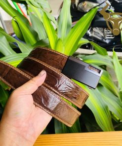 Thắt lưng cá sấu FAA9B2 khóa ray đen, dễ sử dụng và sang trọng.