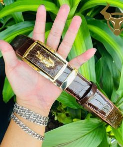 Thắt lưng nam da cá sấu nguyên miếng bền chắc.