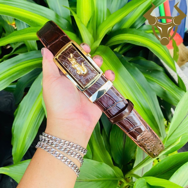 Dây lưng da cá sấu vân gù nổi bật bản rộng 3.5cm.