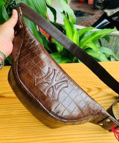 Túi da cá sấu TTA8 mang lại sự tự do và phong cách cho người yêu thời trang.