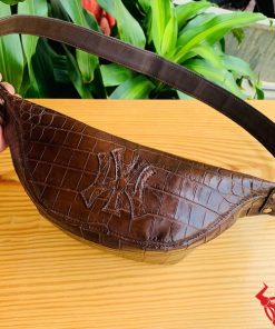 Túi đeo bụng TTA8 – nhẹ nhàng nhưng không kém phần sang trọng.