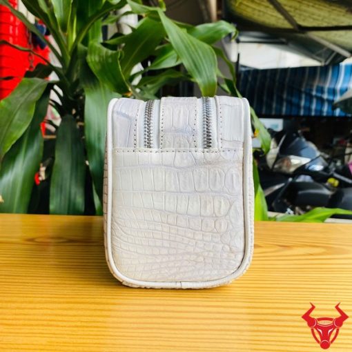Túi clutch nam màu trắng cá sấu bạch tạng CGA8 nổi bật khác biệt.