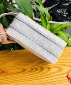 Túi clutch da cá sấu trắng CGA8 chế tác tinh xảo, thời thượng.