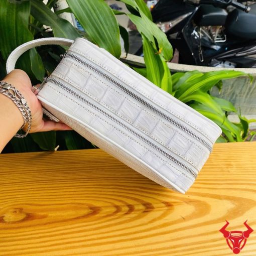 Túi clutch da cá sấu trắng CGA8 chế tác tinh xảo, thời thượng.