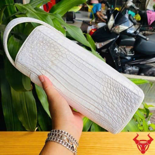 Clutch nam trắng da cá sấu CGA8 – phụ kiện thời trang trường tồn.