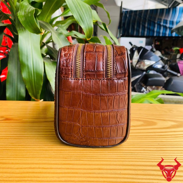 Túi clutch da cá sấu nâu đất, thời trang sang trọng và cổ điển