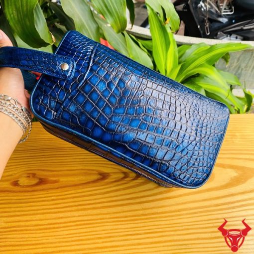 Clutch da cá sấu xanh CGA8 – lịch lãm và cuốn hút từng chi tiết.