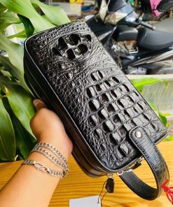 Clutch CGA4 màu đen – biểu tượng của sự tinh tế và mạnh mẽ.