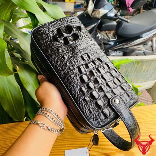 Clutch CGA4 màu đen – biểu tượng của sự tinh tế và mạnh mẽ.