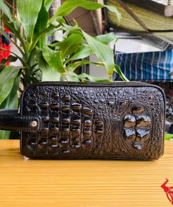 Clutch da cá sấu đen CGA4 – vẻ đẹp của sự quyền uy.