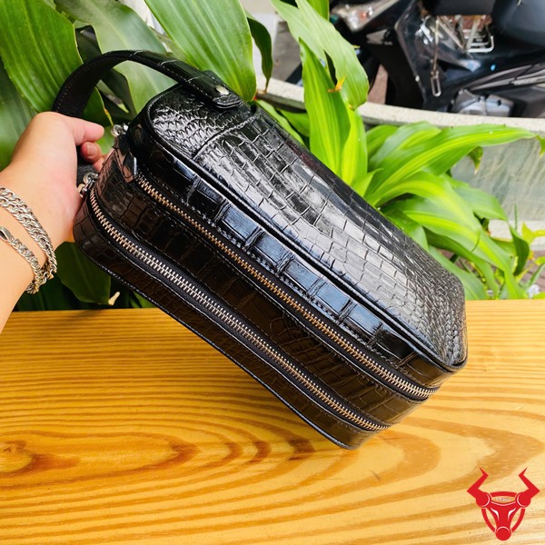 Phụ Kiện Thời Trang Tinh Tế – Clutch Da Cá Sấu Thật CGA8 Túi clutch nam da cá sấu sang trọng, màu đen thời thượng.