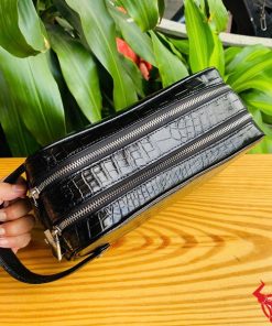 Clutch da cá sấu nam đẳng cấp – phụ kiện khẳng định bản lĩnh.