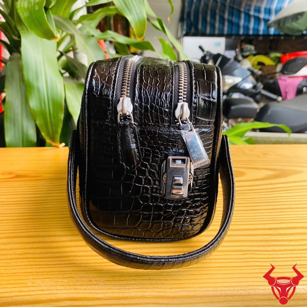 Túi Xách Tay Da Cá Sấu CGA8 – Tạo Dấu Ấn Riêng Clutch da cá sấu đen sang trọng dành cho nam công sở.