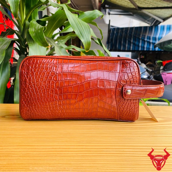Sang trọng tinh tế từ clutch da cá sấu CGA8 Túi clutch da cá sấu đỏ, phong cách thời trang và gọn gàng đẳng cấp.