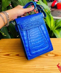 Túi đeo chéo da cá sấu cao cấp – thể hiện phong cách cá nhân mạnh mẽ.
