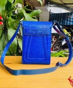 Túi đeo chéo cá sấu xanh thiết kế tối giản, nổi bật gu thẩm mỹ riêng.