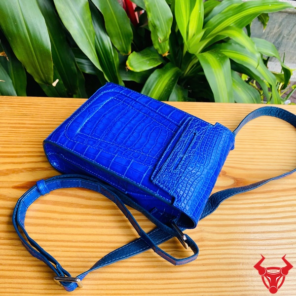 Túi Da Cá Sấu Đeo Chéo – Thời Trang Tinh Tế Cho Quý Ông Túi cá sấu đặt may riêng – thể hiện dấu ấn cá nhân độc đáo.